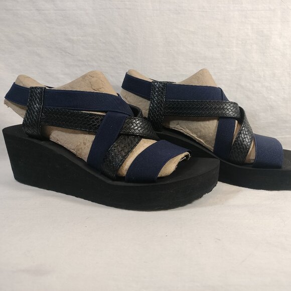 🖤💙 Muk Luk’s Sabine Wedge Sandal 💙🖤 - Picture 1 of 7